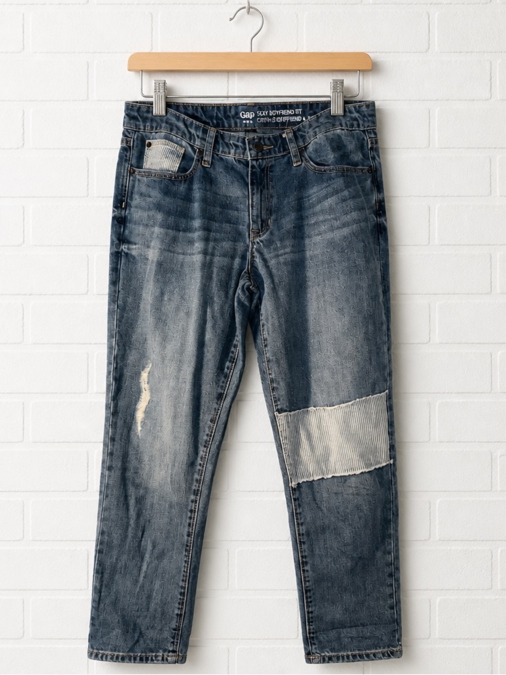 GAP Women’s Sexy Boyfriend Fit. Relaxed Jeans in Washed Blue with Patches. Sz 28